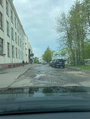 У одного из ВУЗов города разбита дорога